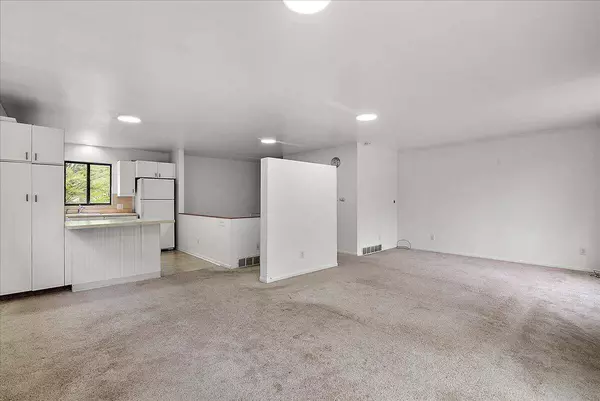 1833 Lake Michigan NW Drive, Grand Rapids, MI 49504