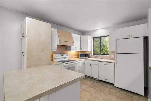 1833 Lake Michigan NW Drive, Grand Rapids, MI 49504