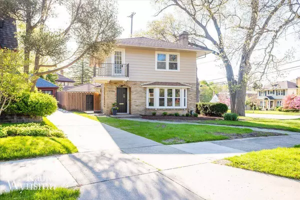 1154 E Chippewa SE Drive, Grand Rapids, MI 49506