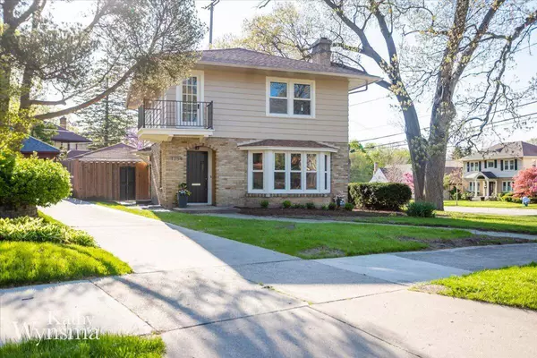 1154 E Chippewa SE Drive, Grand Rapids, MI 49506