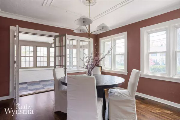 1154 E Chippewa SE Drive, Grand Rapids, MI 49506