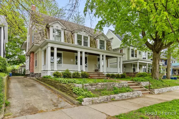 554 Madison SE Avenue, Grand Rapids, MI 49503