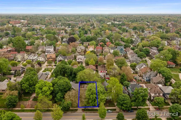 554 Madison SE Avenue, Grand Rapids, MI 49503