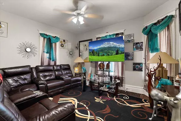 946 McReynolds NW Avenue, Grand Rapids, MI 49504