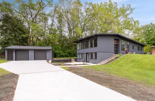 1906 Rosemont SE Avenue, Grand Rapids, MI 49506