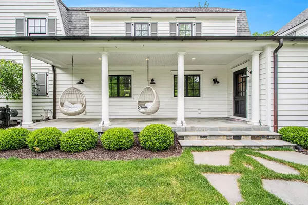 310 Lakeside SE Drive, East Grand Rapids, MI 49506