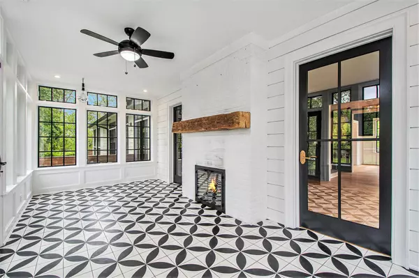 310 Lakeside SE Drive, East Grand Rapids, MI 49506