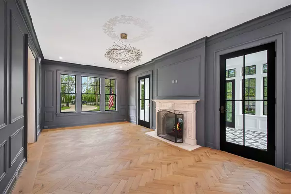 310 Lakeside SE Drive, East Grand Rapids, MI 49506