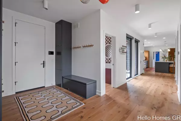 421 Manhattan SE Road, East Grand Rapids, MI 49506