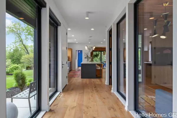 421 Manhattan SE Road, East Grand Rapids, MI 49506