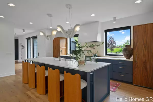 421 Manhattan SE Road, East Grand Rapids, MI 49506