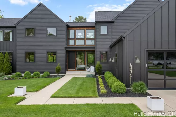 421 Manhattan SE Road, East Grand Rapids, MI 49506