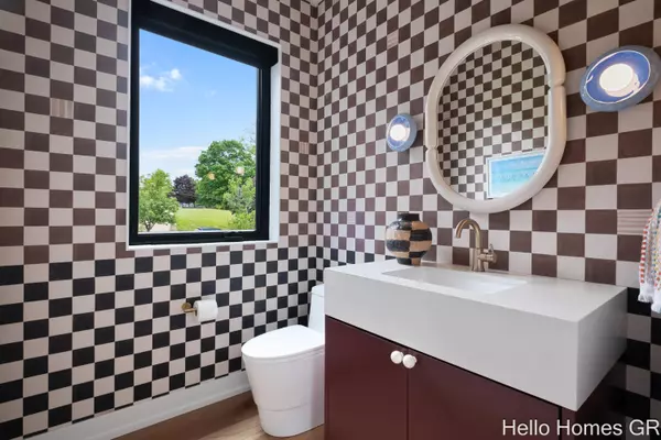 421 Manhattan SE Road, East Grand Rapids, MI 49506