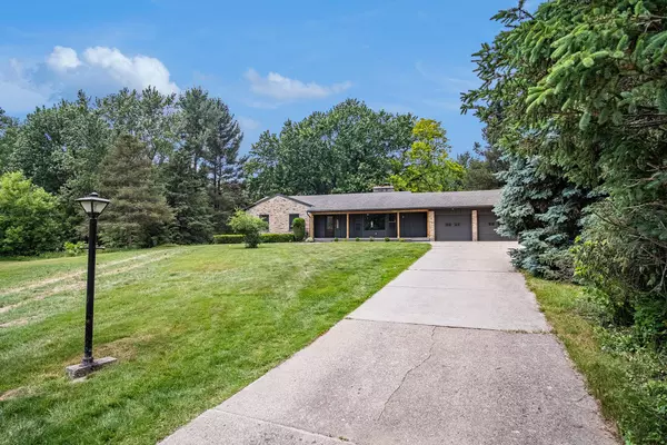 3737 Peach Ridge NW Avenue, Grand Rapids, MI 49544