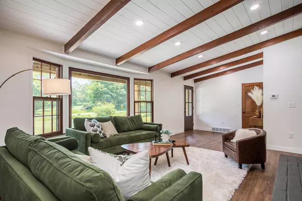 3737 Peach Ridge NW Avenue, Grand Rapids, MI 49544