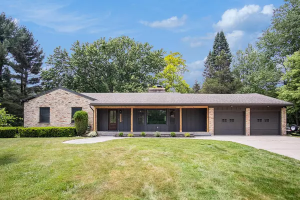 3737 Peach Ridge NW Avenue, Grand Rapids, MI 49544