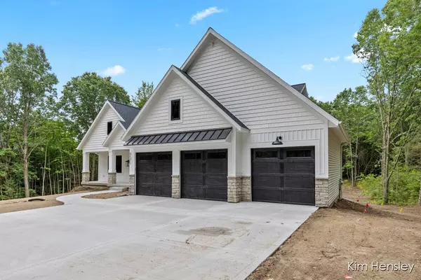 8571 Young NE Avenue, Rockford, MI 49341