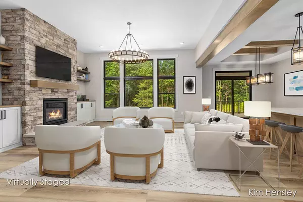 8571 Young NE Avenue, Rockford, MI 49341