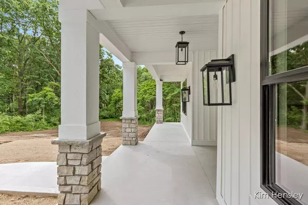 8571 Young NE Avenue, Rockford, MI 49341