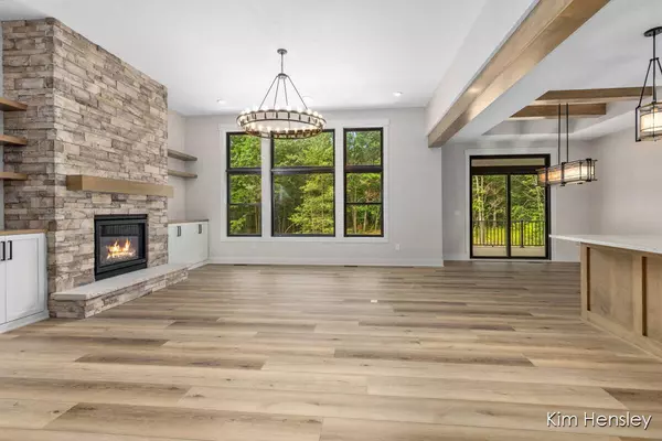 8571 Young NE Avenue, Rockford, MI 49341