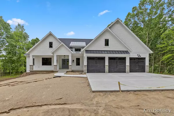 8571 Young NE Avenue, Rockford, MI 49341