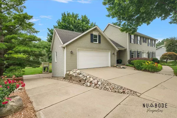 8630 Cedar Lake Drive, Jenison, MI 49428