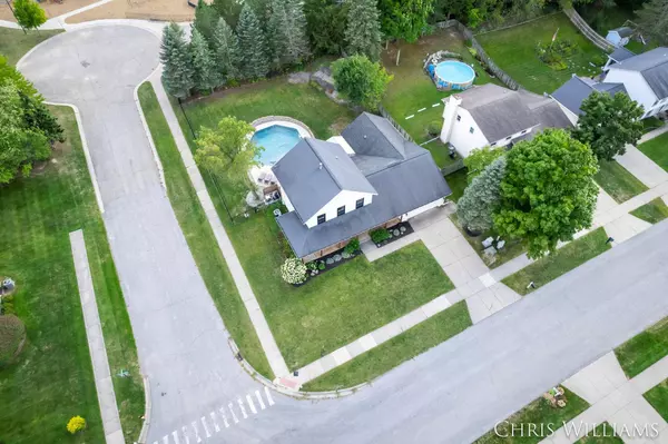 4694 E Meadows SE Drive, Kentwood, MI 49546