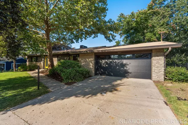 3895 Keeweenaw NE Drive, Grand Rapids, MI 49525