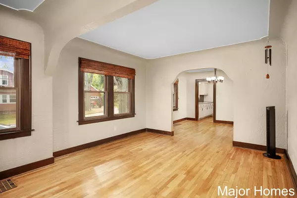 819 Van Buren NW Avenue, Grand Rapids, MI 49504