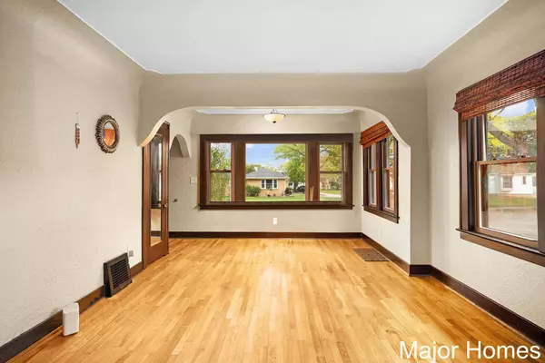 819 Van Buren NW Avenue, Grand Rapids, MI 49504