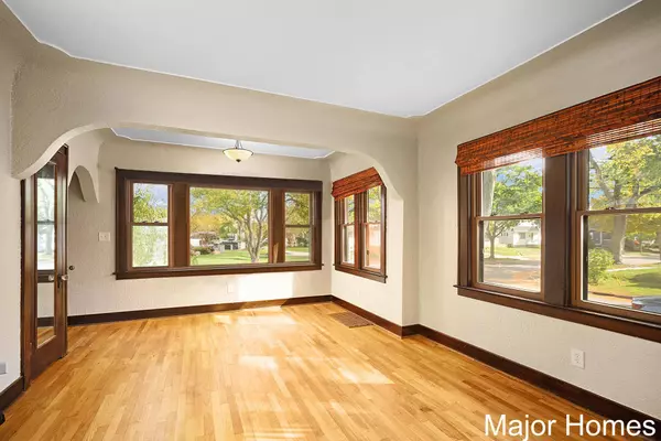 819 Van Buren NW Avenue, Grand Rapids, MI 49504