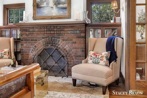 3131 Oak Hollow SE Drive, Grand Rapids, MI 49506