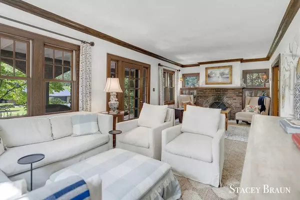 3131 Oak Hollow SE Drive, Grand Rapids, MI 49506