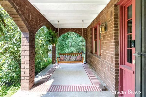 3131 Oak Hollow SE Drive, Grand Rapids, MI 49506