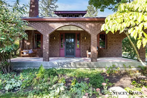 3131 Oak Hollow SE Drive, Grand Rapids, MI 49506