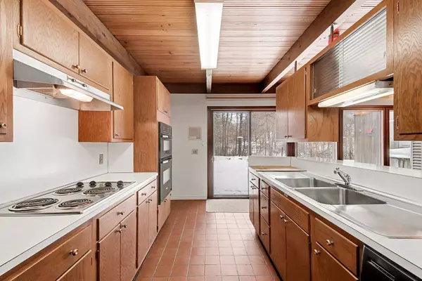 1443 Mount Mercy NW Drive, Grand Rapids, MI 49504