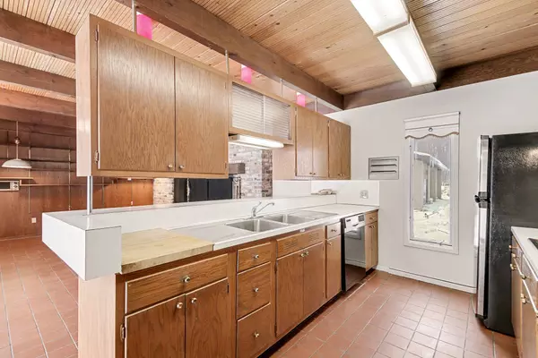 1443 Mount Mercy NW Drive, Grand Rapids, MI 49504