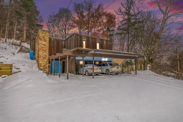 1443 Mount Mercy NW Drive, Grand Rapids, MI 49504