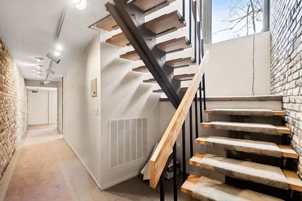 1443 Mount Mercy NW Drive, Grand Rapids, MI 49504