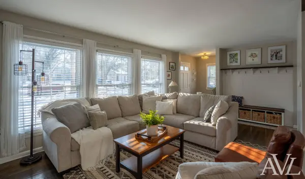 2477 Riverside NE Drive, Grand Rapids, MI 49505