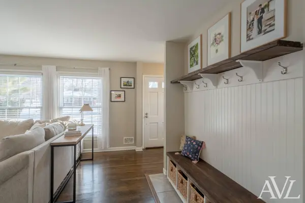 2477 Riverside NE Drive, Grand Rapids, MI 49505