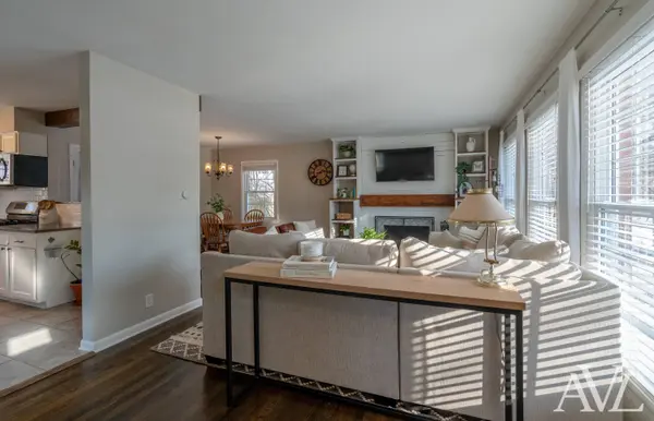 2477 Riverside NE Drive, Grand Rapids, MI 49505