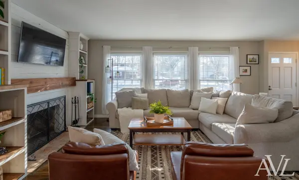 2477 Riverside NE Drive, Grand Rapids, MI 49505