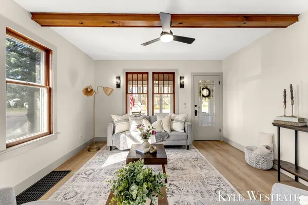 910 W 32nd Street, Holland, MI 49423