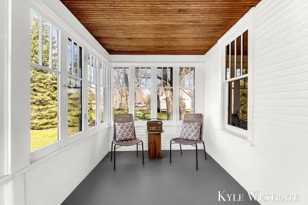 910 W 32nd Street, Holland, MI 49423