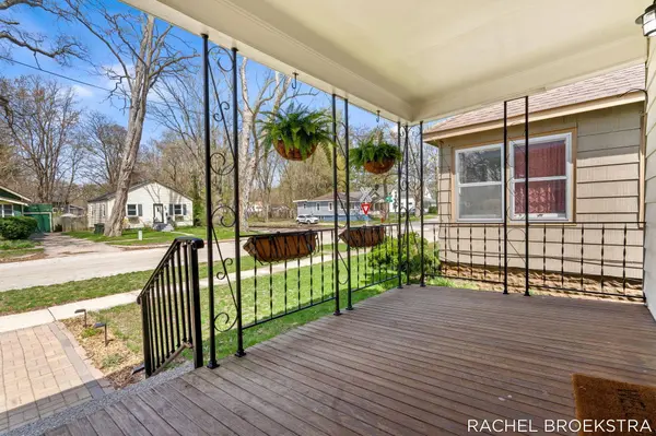 817 W Dale Avenue, Muskegon, MI 49441