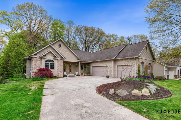 2333 Longmeadow NW Street, Grand Rapids, MI 49504