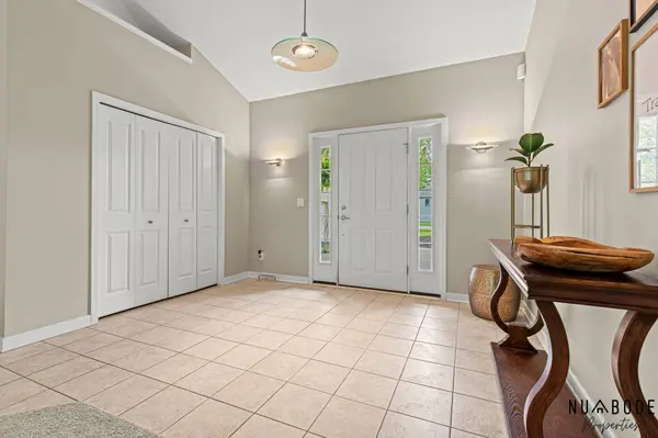 2333 Longmeadow NW Street, Grand Rapids, MI 49504