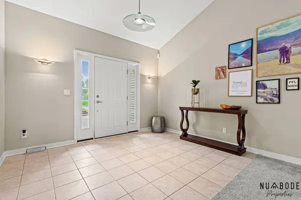 2333 Longmeadow NW Street, Grand Rapids, MI 49504