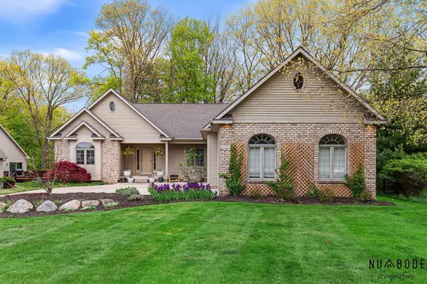 2333 Longmeadow NW Street, Grand Rapids, MI 49504